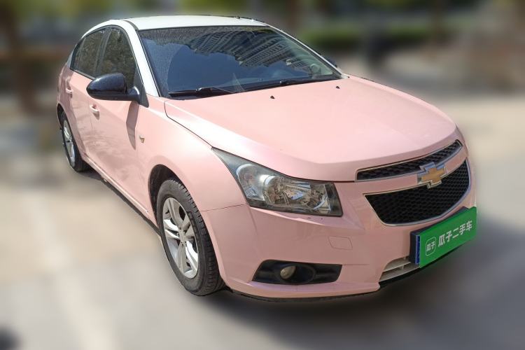 Used Chevrolet Cruze 2015 Hatchback 1.6L Automatic Comfort Edition Front Right 45 Deg