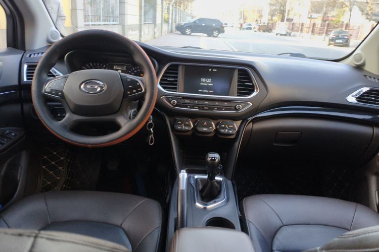 Used GAC Trumpchi GS4 2017 235T Manual Two-Wheel Drive Luxury Edition Center Console