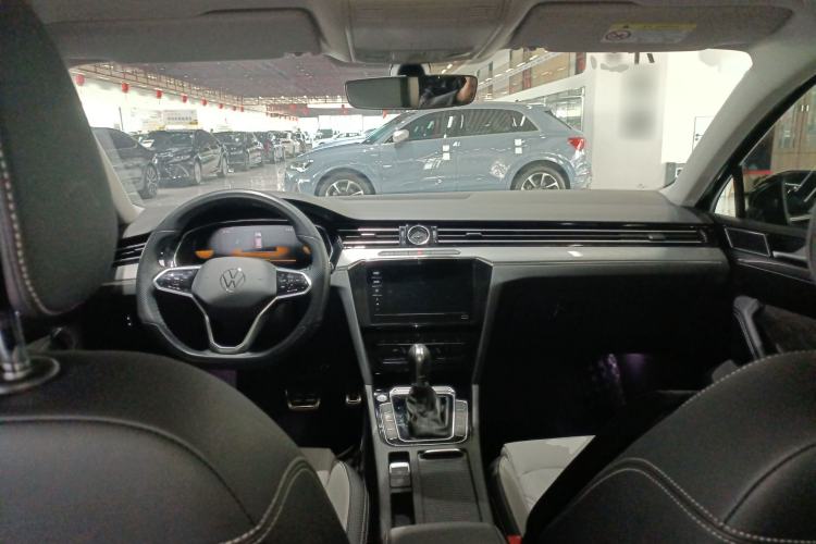 Used Volkswagen Magotan 2023 2 Million Units Limited Edition 330TSI DSG Leading Version Center Console