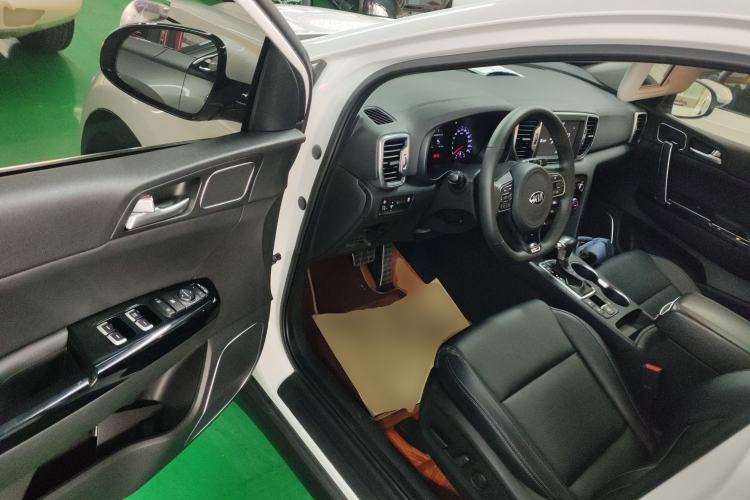 Used Kia KX5 2017 1.6T Automatic Two-Wheel Drive 15th Anniversary Special Edition DLX Interior 3