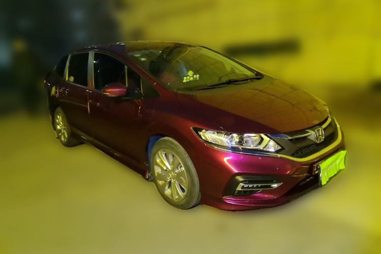 Used Honda Jade 2017 1.8L automatic Comfort version 5 seats Front Right 45 Deg