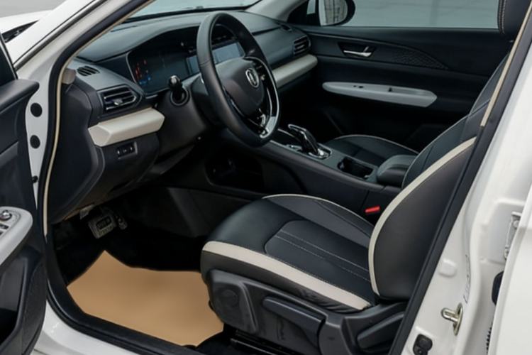 Used Dongfeng Aeolus E70 2023 500 Smart Edition Lithium Iron Phosphate 48.6 kWh 120 kW
