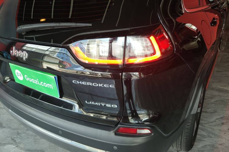 Used Jeep Cherokee 2019 2.0T Four-Wheel Drive Exploration Edition + Autonomous Driving Smart Package China V