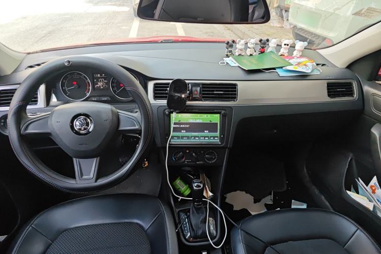 Used Skoda Rapid Spaceback 2016 1.6L Automatic Chuanxing Edition Center Console