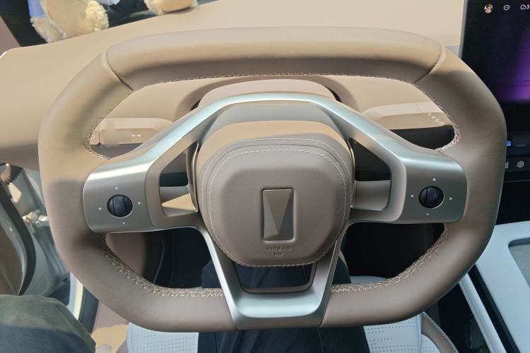 Used Avatr 07 2024 Max Extended-Range Edition Steering Wheel