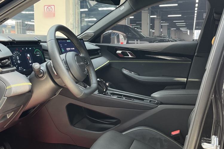 Used Lynk & Co 03 2023 1.5TD DCT JingPro Interior 3