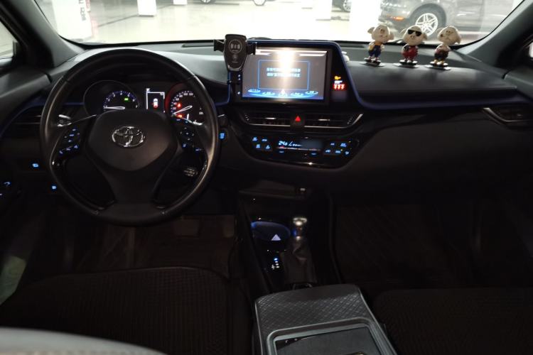 Used Toyota C-HR 2018 2.0L Luxury Edition China V Standard Center Console