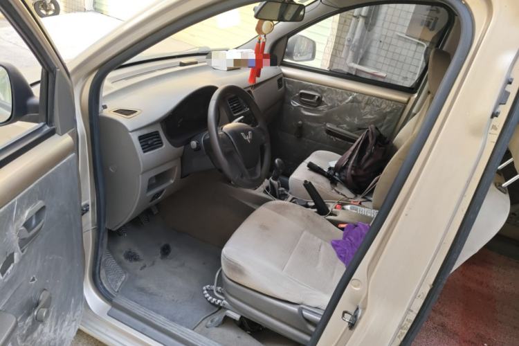 Used Wuling Rongguang V 2016 1.5L Practical Version Driver Seat