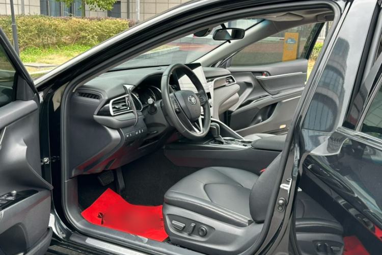 Used Toyota Camry 2021 2.0G Luxury Edition
