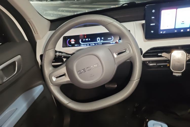 Used Geely Galaxy Panda 2023 Panda Mini 120km Super Cute Bear Steering Wheel