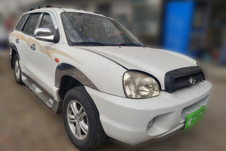 Used Huatai Santa Fe Classic 2012 2.0L Gasoline Manual Two-Wheel Drive with Sunroof Front Right 45 Deg
