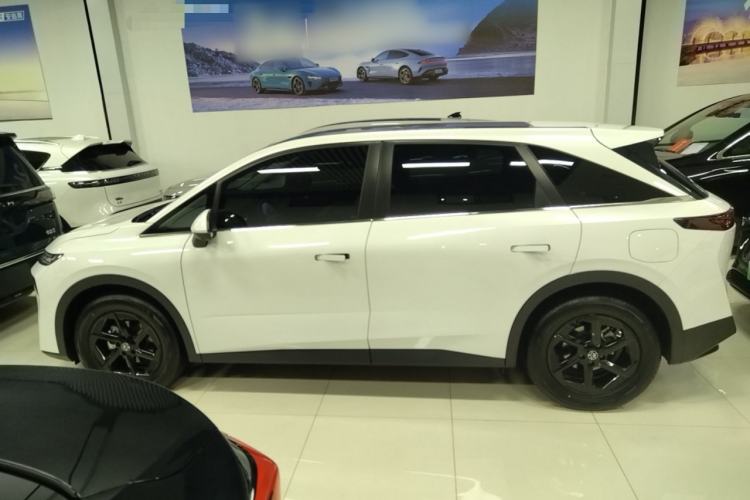 Used Venucia VX6 2025 Large Flat-Layout 520 Pro
