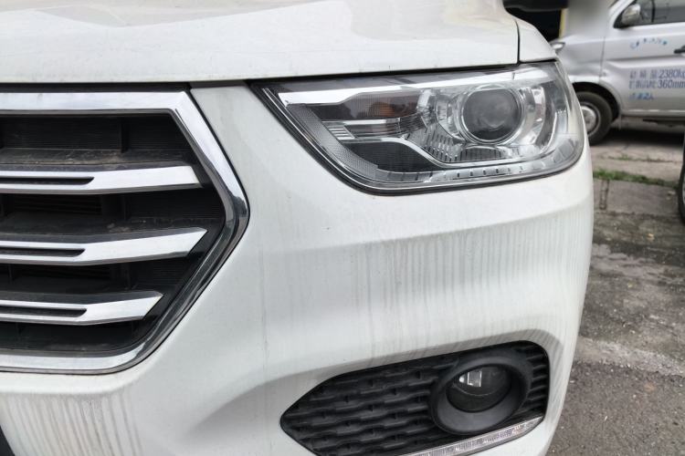 Used Haval H2 2018 Chuanxiang Edition Blue Badge 1.5T Dual-Clutch Two-Wheel Drive Fashionable Model Left Front Headlight