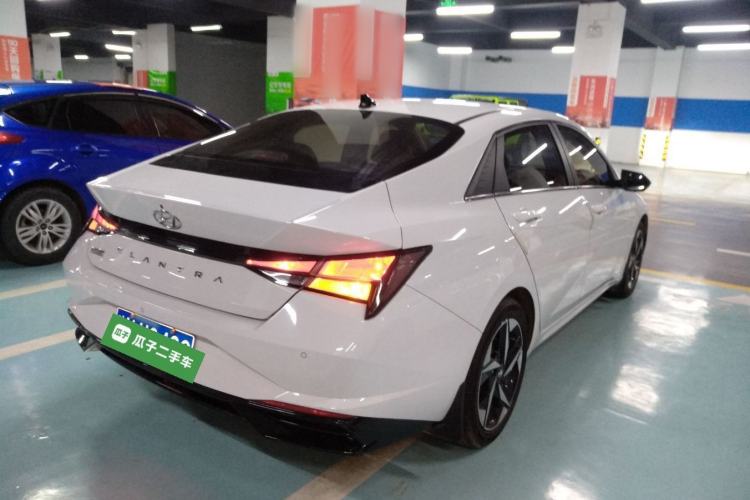 Used Hyundai Elantra 2021 1.5L CVT GLX Elite Edition Rear Right 45 Deg