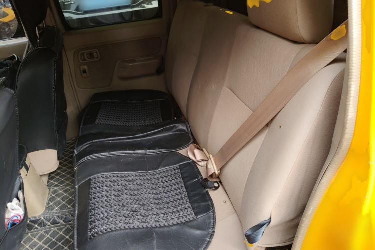 Used Nissan ZN Van 2013 2.4L Two-Wheel Drive Standard Model with 5 Seats
