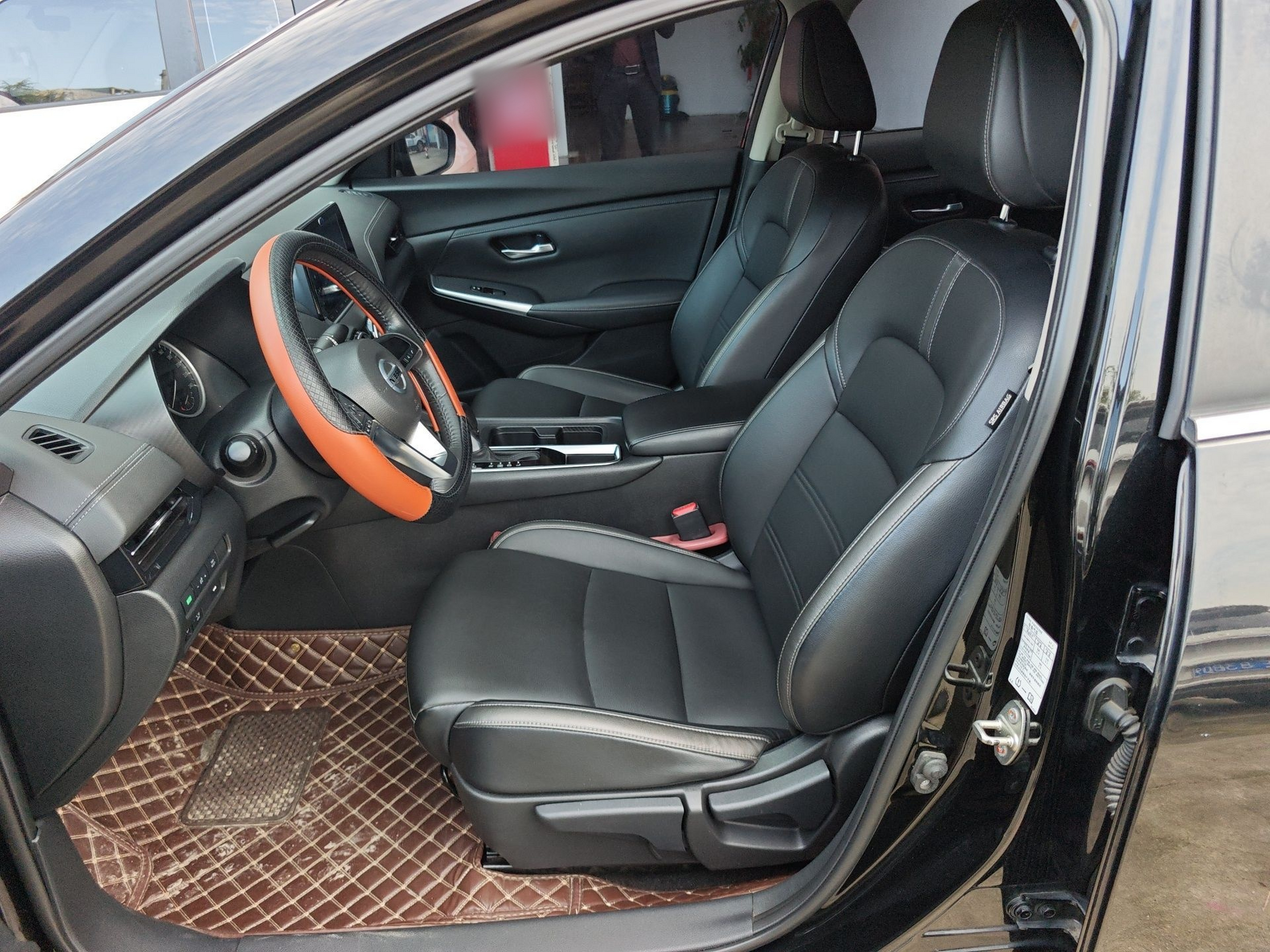 Переднее сиденье в автомобиле