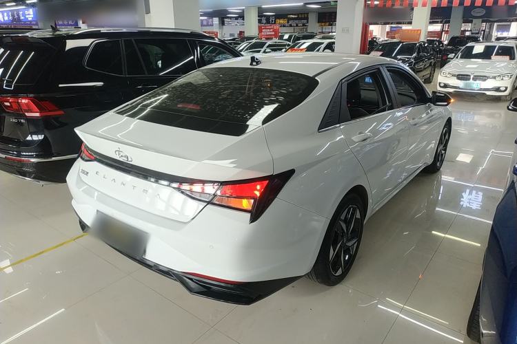 Used Hyundai Elantra 2021 1.5L CVT GLX Elite Edition Rear Right 45 Deg