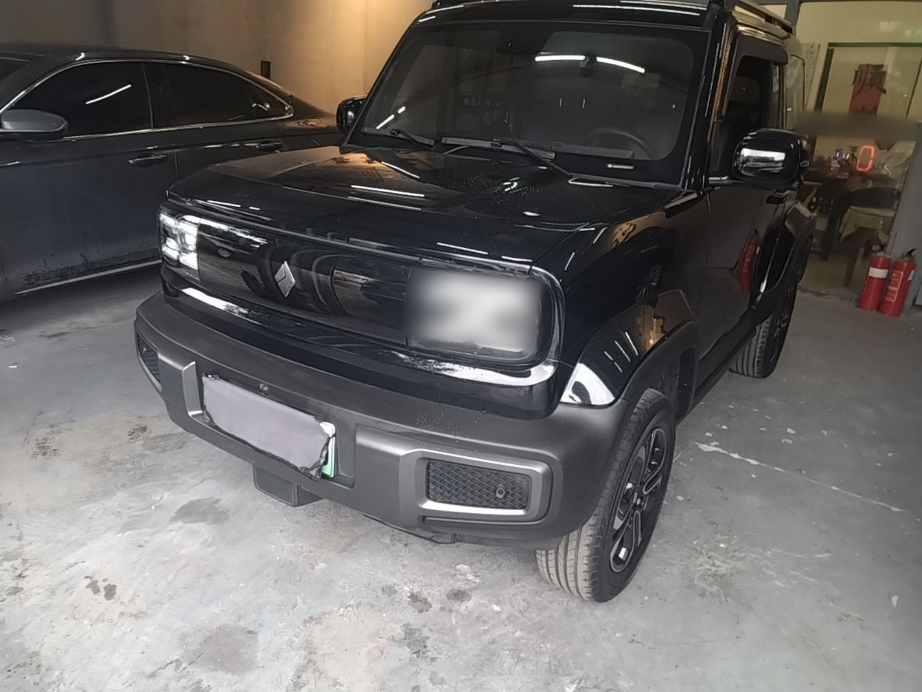 Под передней частью автомобиля