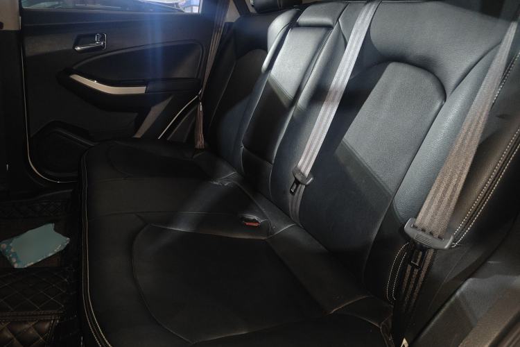 Used Venucia T70 2016 2.0L CVT Smart Choice Edition
