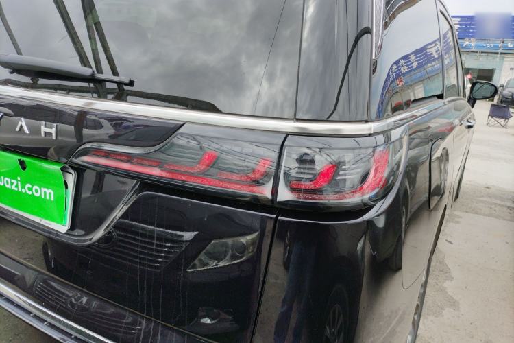 Used VOYAH Dream 2022 Low-Carbon Edition Dream+ Smart Enjoyment Package Right Rear Taillight