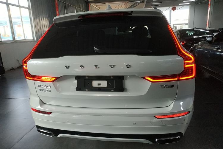 Used Volvo XC60 2019 T5 4x4 Smart & Dynamic Sport Edition China VI Standard