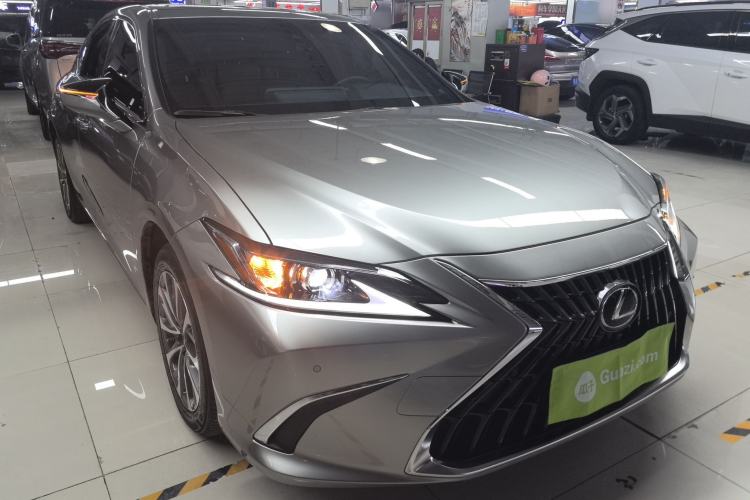 Used Lexus ES 2023 200 Excellence Edition
