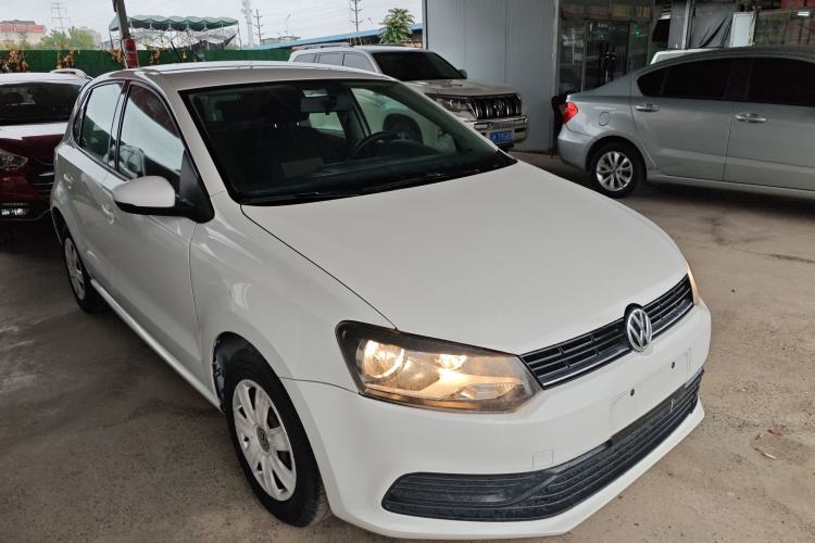Used Volkswagen Polo 2016 1.4L Manual Fashion Model Front Right 45 Deg