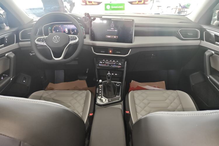 Used Volkswagen Tayron 2024 300TSI Two-Wheel-Drive Luxury Plus Advanced Version Center Console