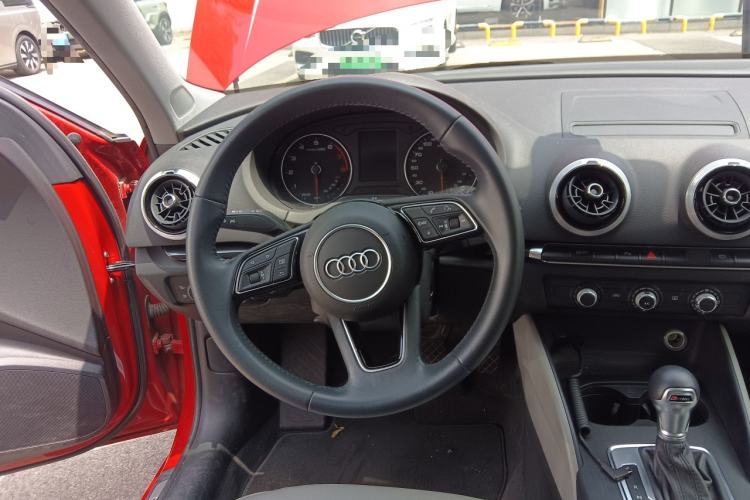 Used Audi A3 2020 Sportback 35 TFSI Fashion Edition China VI Emission Standard Steering Wheel