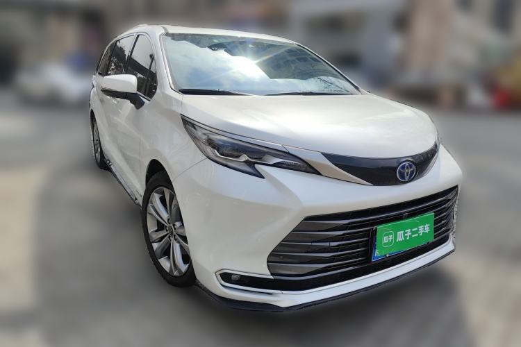 Used Toyota SIENNA 2023 2.5L Hybrid Deluxe Edition Front Right 45 Deg