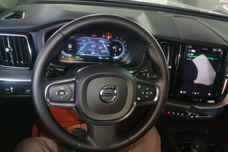 Used Volvo XC60 2022 B5 4x4 Zhiyi Luxury Edition