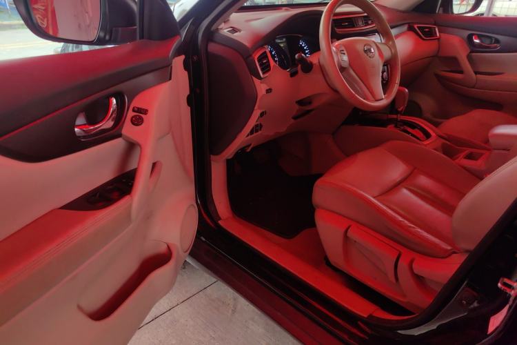 Used Nissan X-Trail 2015 2.0L CVT Comfort MAX Edition 2WD Driver Seat