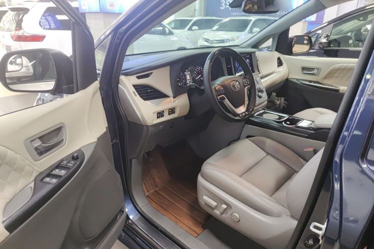 Used Toyota Sienna (Parallel Import) 2019 3.5L Two-Wheel Drive LE Trim 7 Seats U.S. Specification