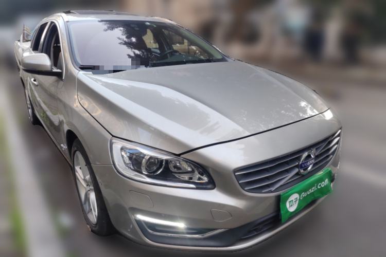 Used Volvo V60 2015 T5 Zhiya Edition
