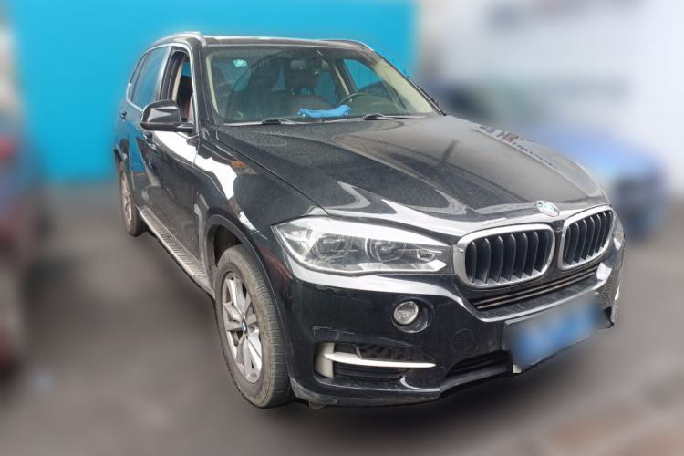 Used BMW X5  Front Right 45 Deg