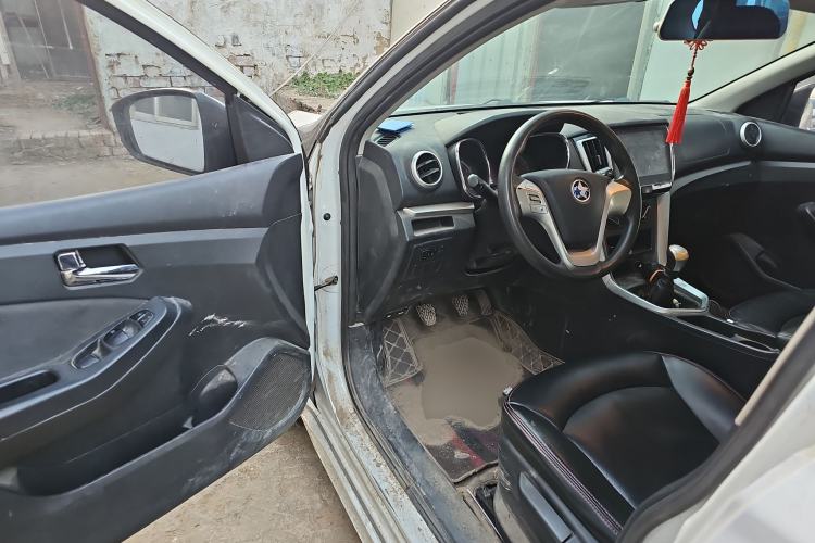 Used Venucia T70 2015 2.0L Manual RuiQu Version
