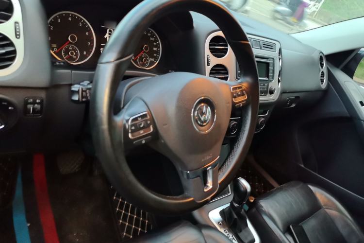 Used Volkswagen Tiguan 2015 1.8TSI Automatic Two-Wheel Drive Comfort Edition Center Console