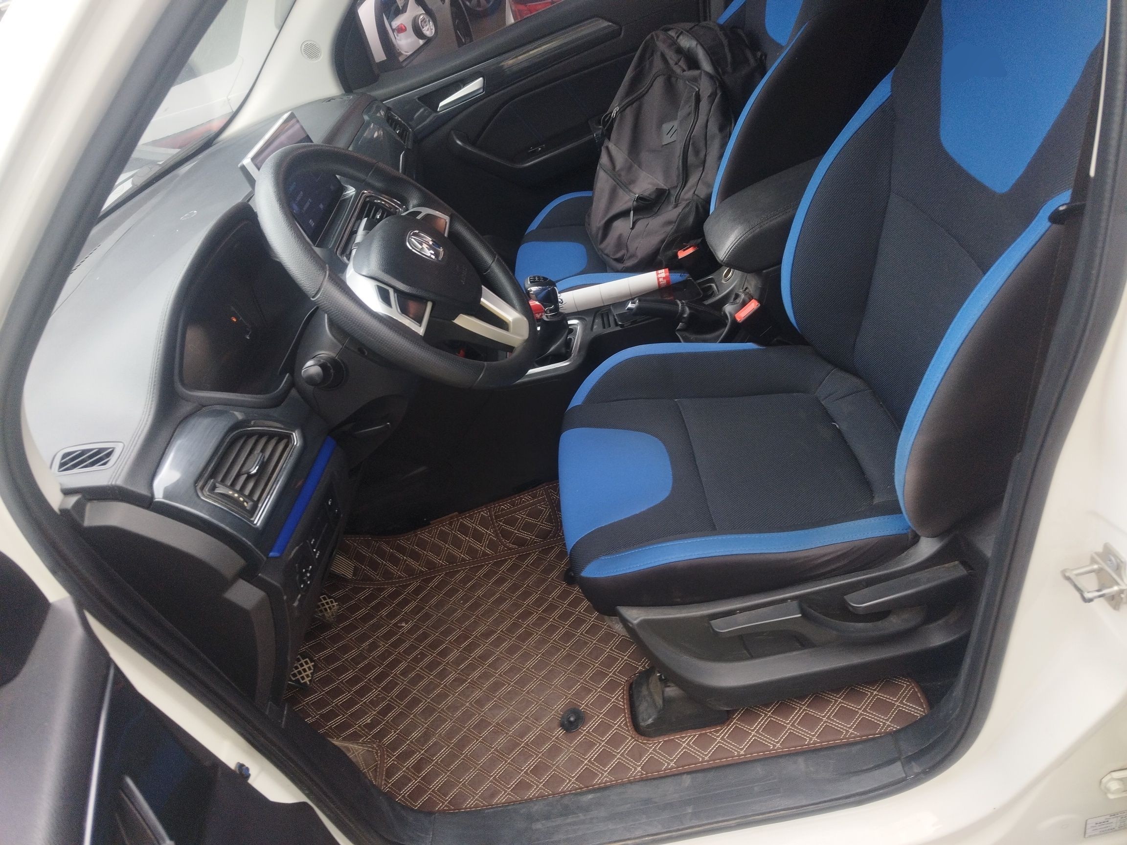 Переднее сиденье в автомобиле