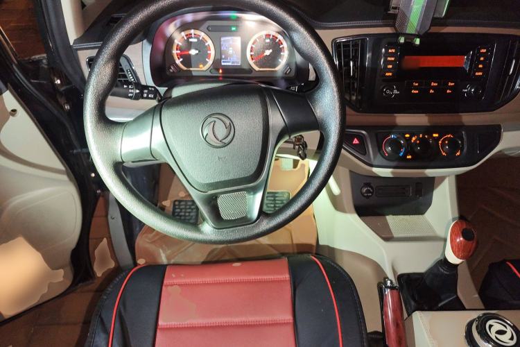 Used FORTHING Lingzhi 2019 M5L 1.6L 7-Seater Exclusive Model China VI Standard Steering Wheel