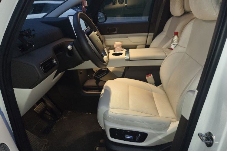 Used Li Auto MEGA 2024 Ultra Model
