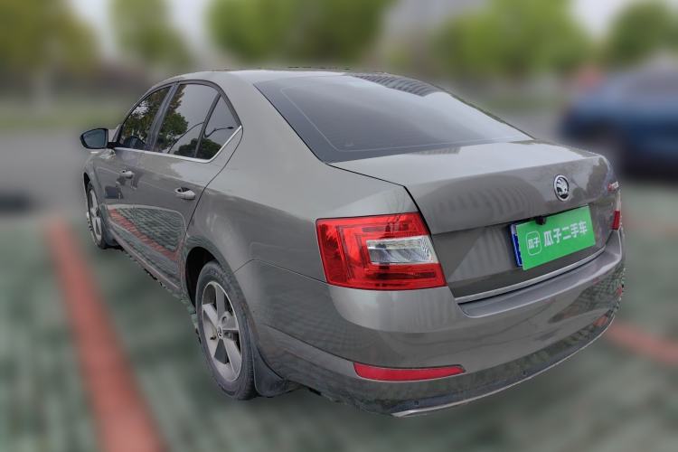 Used Skoda Octavia 2016 1.6L Manual Smart Drive Version Rear Left 45 Deg