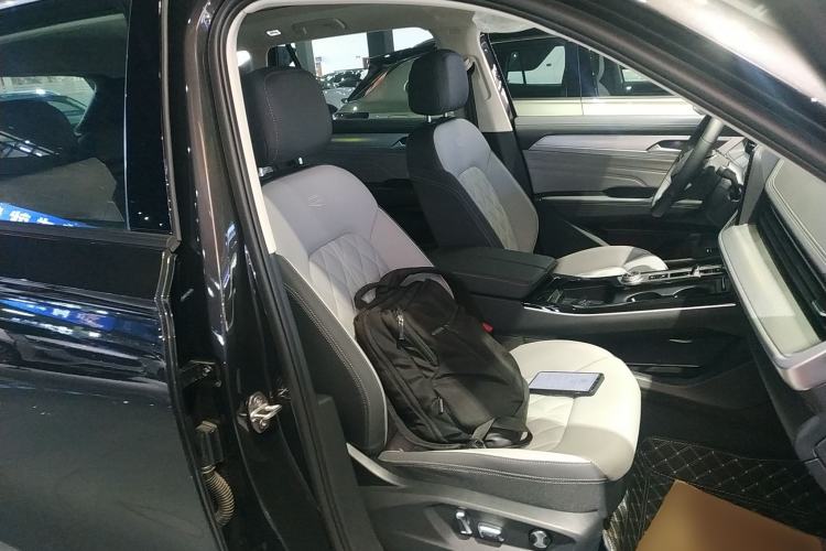 Used Volkswagen Tavendor 2025 Model 380TSI Four-Wheel Drive R-Line Pilgrimage Zhongxiang Edition Right Front Seat