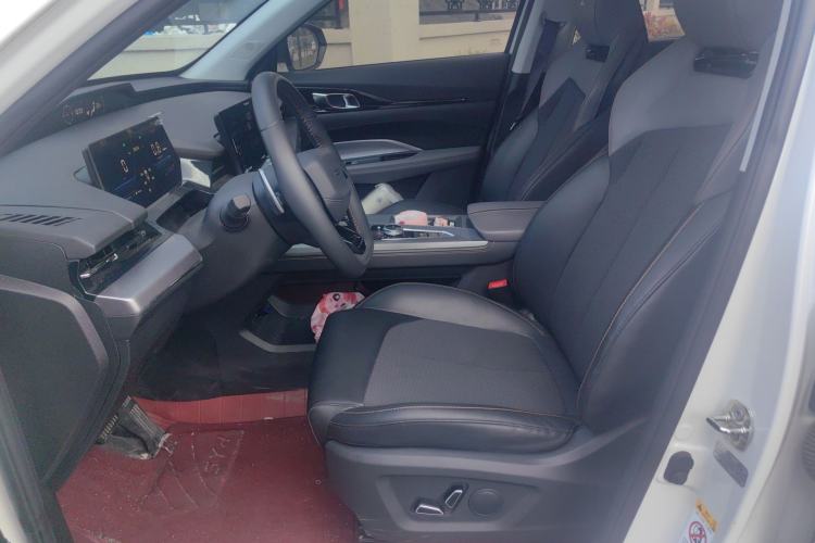 Used CHANGAN OSHAN Z6 2023 Blue Whale 1.5T DCT Luxury Model
