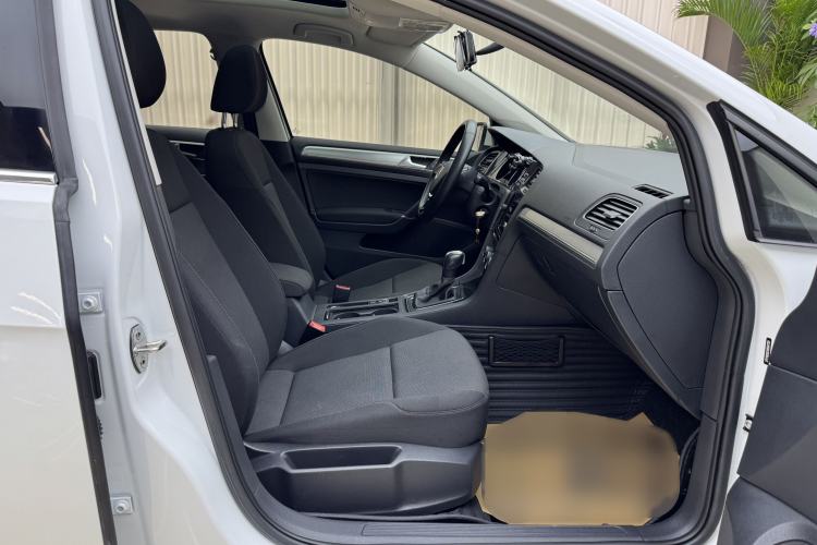 Used Volkswagen Golf 2019 200TSI DSG Comfort & Ambition Edition China VI Standard Interior 4