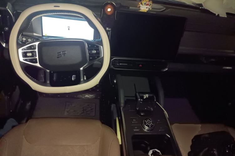 Used JETOUR Traveler 2023 2.0T All-Wheel Drive Conquer PRO Center Console