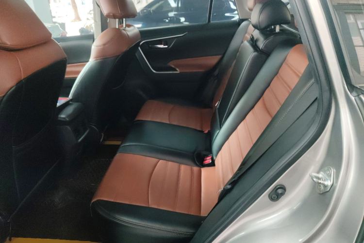 Used Toyota RAV4 2021 2.0L CVT Two-Wheel Drive Fashion Edition Left Rear Seat