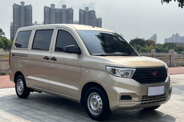 Used Wuling Hongguang V 2022 1.5L Jingqu Edition Electric-Assist LAR Exterior 8