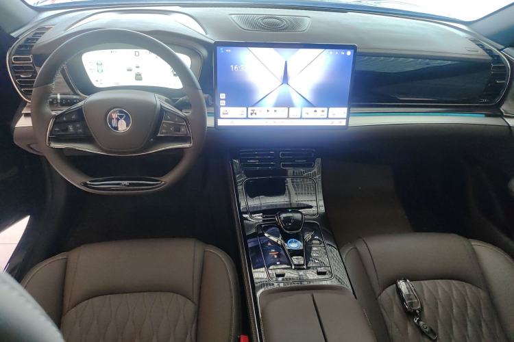 Used BYD Han 2025 DM-i 125KM Prestige Model Center Console