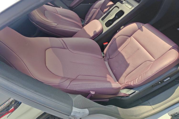 Used Nio ET5 2022 75 kWh Right Front Seat