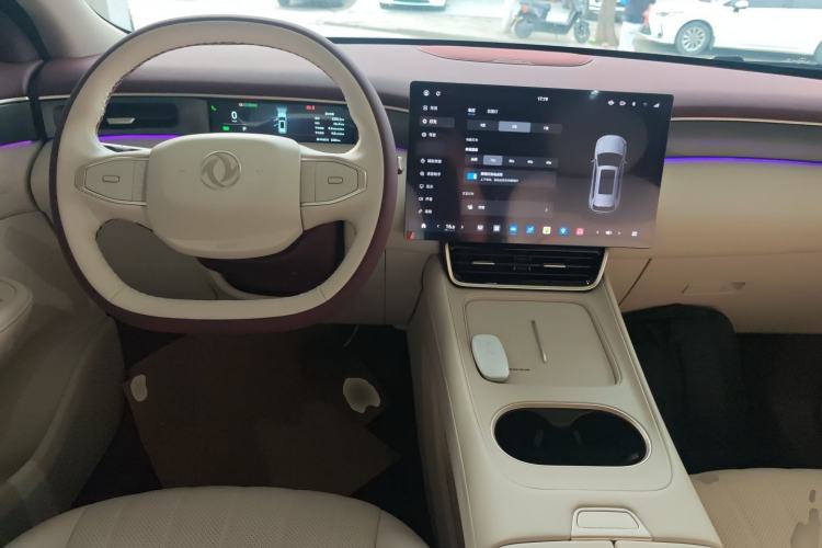 Used Dongfeng Aeolus L8 2025 Model 185KM Dream Edition Center Console